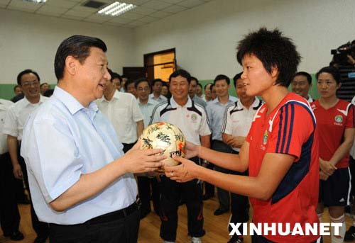 ϰ��ƽ�ڹ��������ܾ��ػʵ�ѵ�����ؿ����й�Ů������Ӷ�Աʱ���й�Ů���Ա�����ϰ��ƽ���Ͷ�Աǩ��������