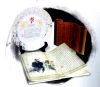 承先祖智睿,恢弘民族之风雅;缅怀先祖,追思历史;谨举止,慎言行,激励家族自强不息。《传家三宝》,每个家庭血脉延传的传家宜室必藏镇宅之宝,通过它,您将为先祖所建的丰功伟绩而自豪,您将为体内流水着与先祖同样的血液而骄傲,您将感悟到家族力量在您体内注入的源源动力,它将鞭策您不断奋进、雄起。
