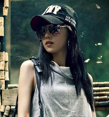 帽子的魅力:太阳帽加<em>墨镜</em>--青春靓丽的<em>美女</em>帅