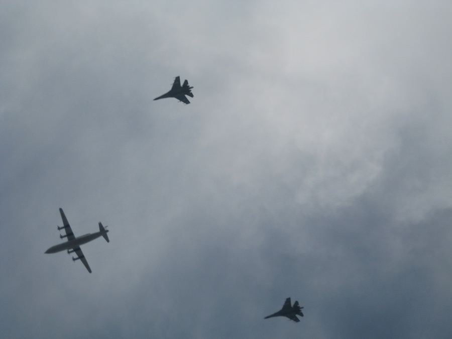 空中加油,强。
