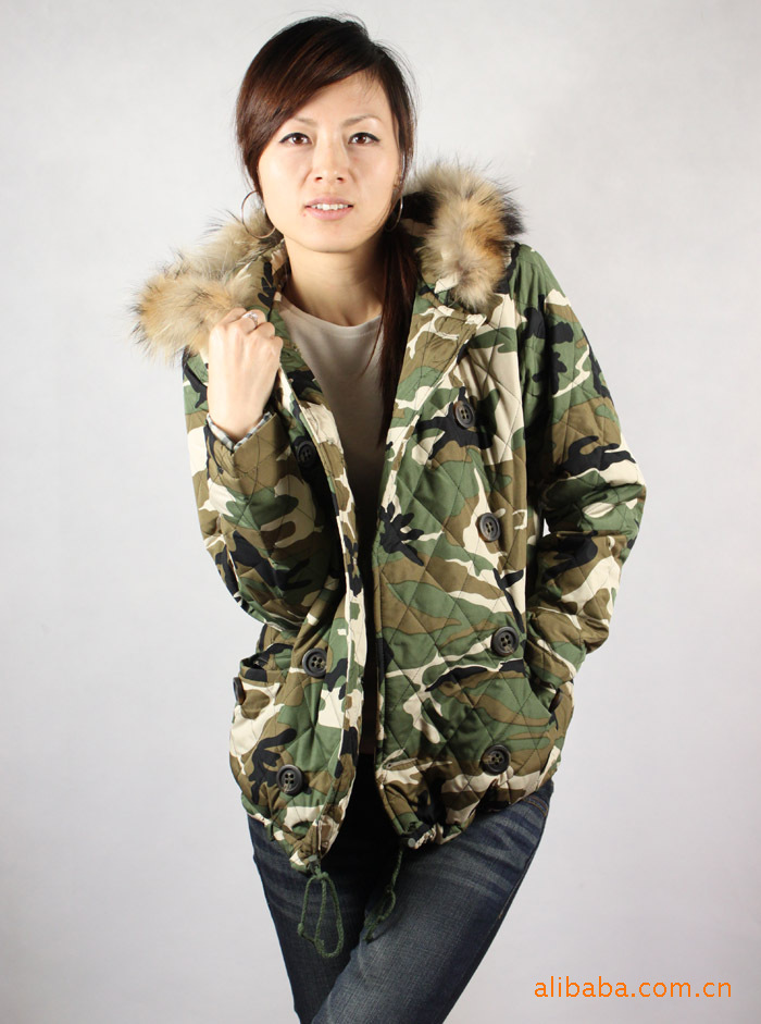 街头时尚风 时尚<em>女生迷彩服</em> 连帽棉衣 个性帅气