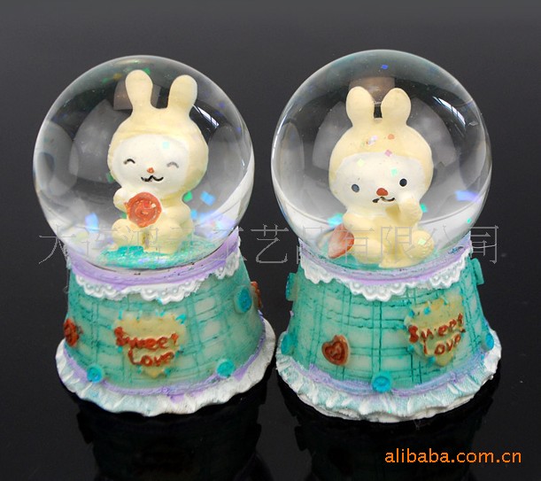批发树脂亲亲小兔音乐水晶球、树脂甜蜜的小兔