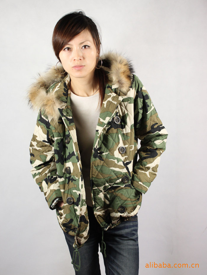 街头时尚风 时尚<em>女生迷彩服</em> 连帽棉衣 个性帅气
