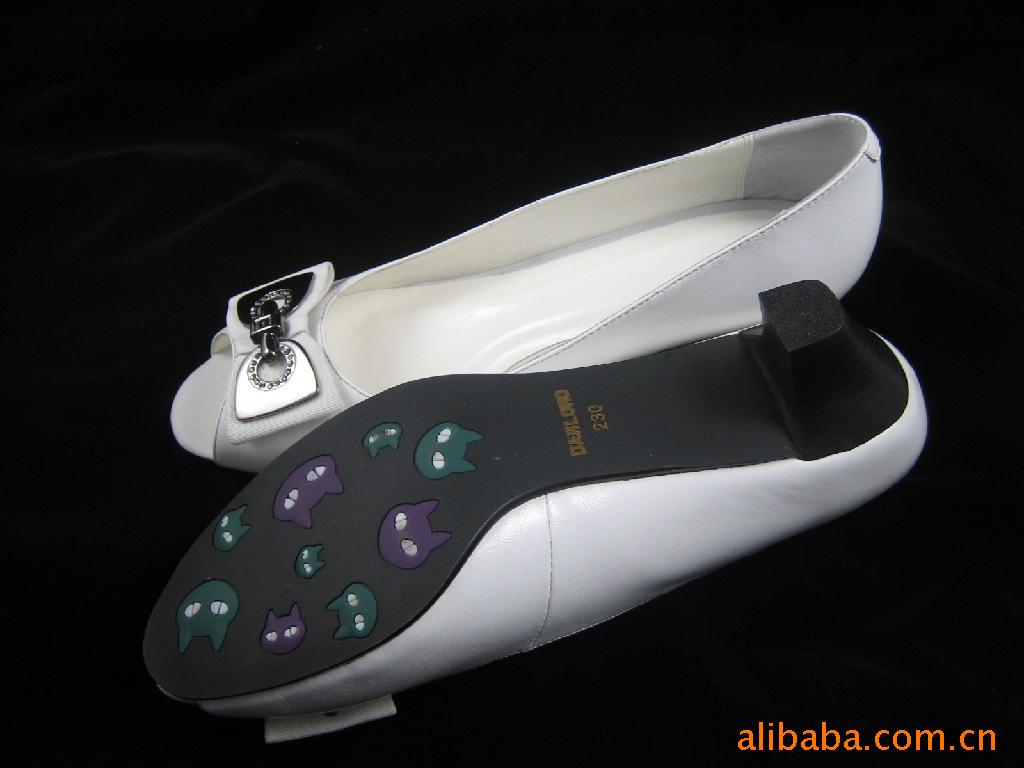 单靴、棉靴-品牌<em>女鞋批发基地</em>/真皮中高档女鞋