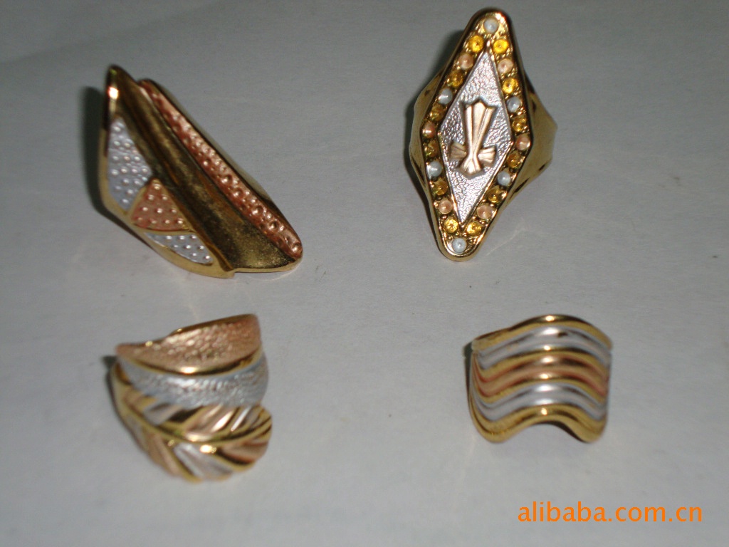 【专业加工】塑胶玩具喷油油色,工艺品,五金饰品彩绘