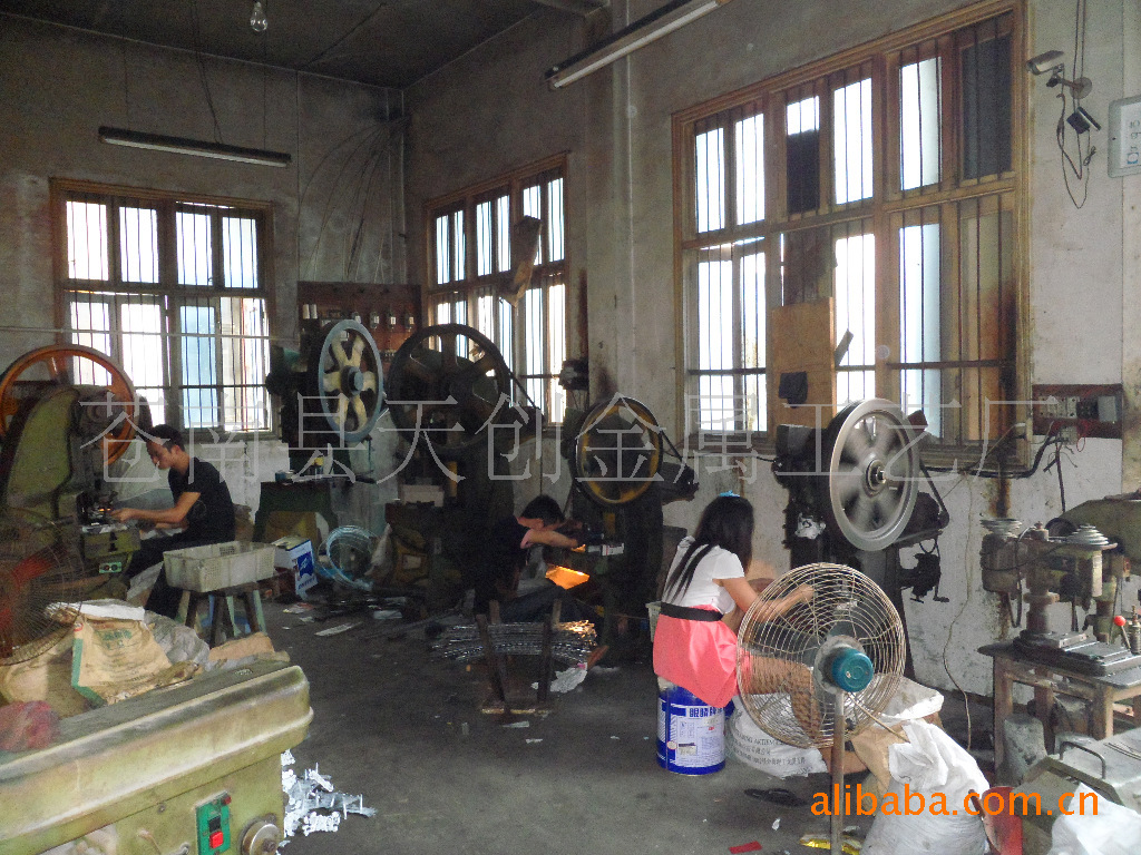 加工供应:自制模具生产AIRPOWER三色铝牌电