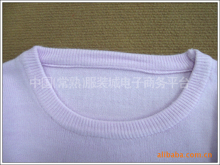 批发供应 热销新款女士淡紫色圆领毛衣 30.00元