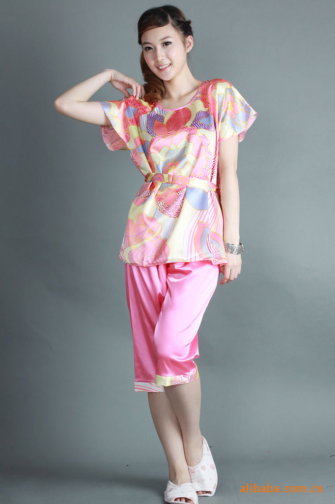 鑫杰 韩版仿真丝<em>睡衣</em>套装 宽松<em>系腰带</em> 家居服批