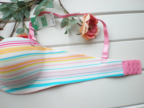 【彩虹横条一片式<em>无痕</em>柔软高级<em>面料</em>内衣<em>文胸</em>套