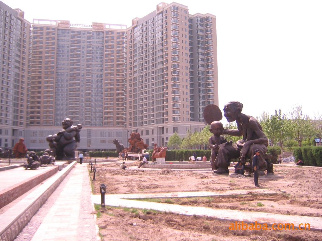【北京天通苑发展就是硬道理3.5米人物雕塑 老