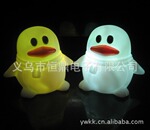 小量混批 企鹅卡通小夜灯 七彩小夜灯批发地摊夜市 搪胶塑料