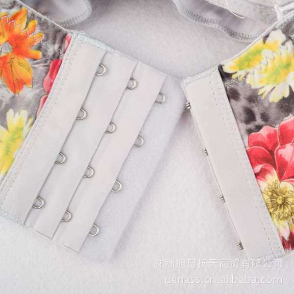 【抹胸后4排搭扣<em>胸罩批发</em> 莎菲奴1023新款文