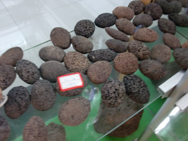 厂家低价供应天然火山石磨脚石 搓脚石 浮石 火山石材各种型号图片,厂家低价供应天然火山石磨脚石 搓脚石 浮石 火山石材各种型号图片大全,刘艳平-7-马可波罗网