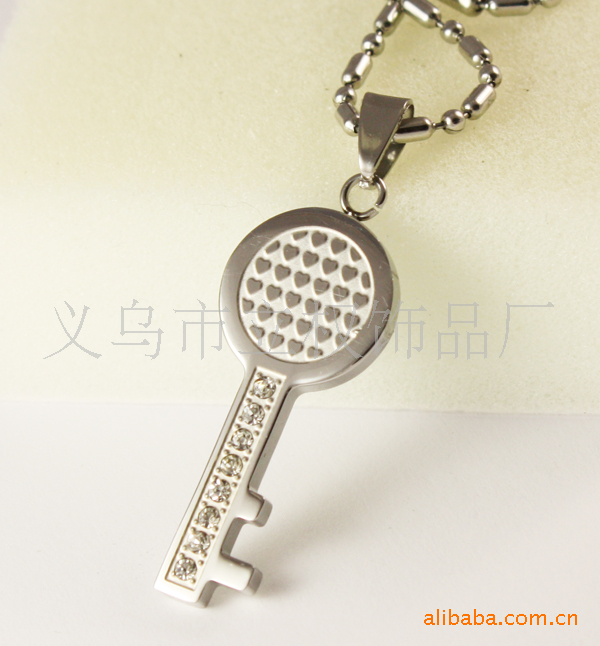 钥匙形状流行饰品吊坠/厂家直销不锈钢时尚吊坠 8.00,7.50元/pcs