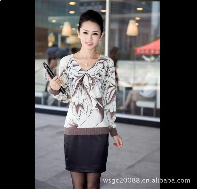 【<em>出口</em>热销新款<em>款式毛衣</em>2011印花羊毛衫高档