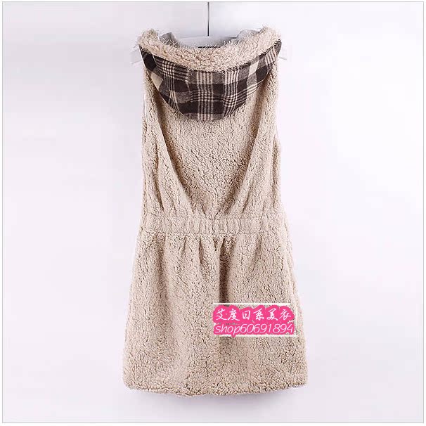 <em>女士羊羔绒马甲</em> 马夹 背心 中长款带帽 牛角扣 