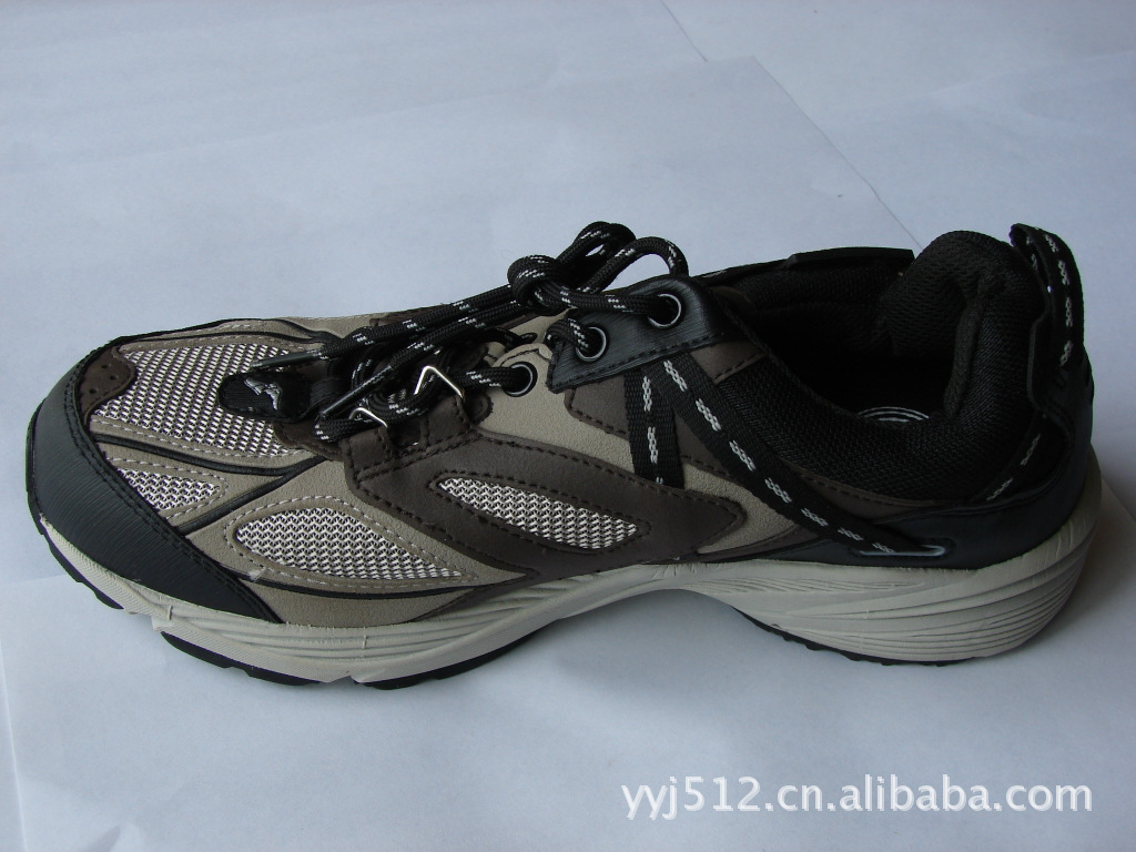 厂家供应欧美外贸原单灰色配黑男运动休闲鞋图