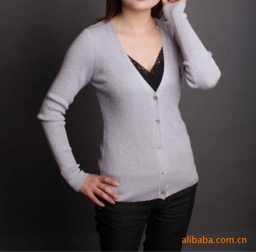 <em>服装</em>加工厂批发零售 百搭V领<em>女针织开衫图片</em>,