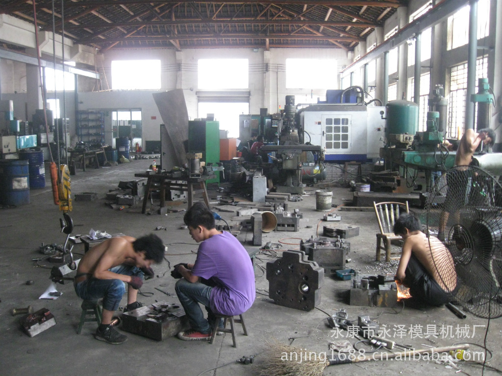 【137汽缸体压铸模具,大型汽缸头压铸模制造。