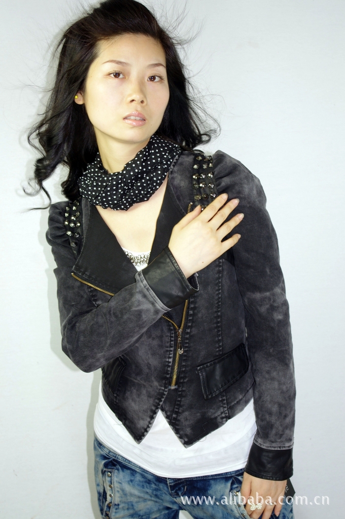 【新款2011年<em>秋款</em>牛仔洗水<em>时尚</em>淑女<em>短装</em>女款