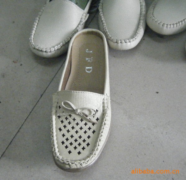 厂家直销帮面手工缝线 <em>注塑女鞋</em>PU 拖鞋激光冲