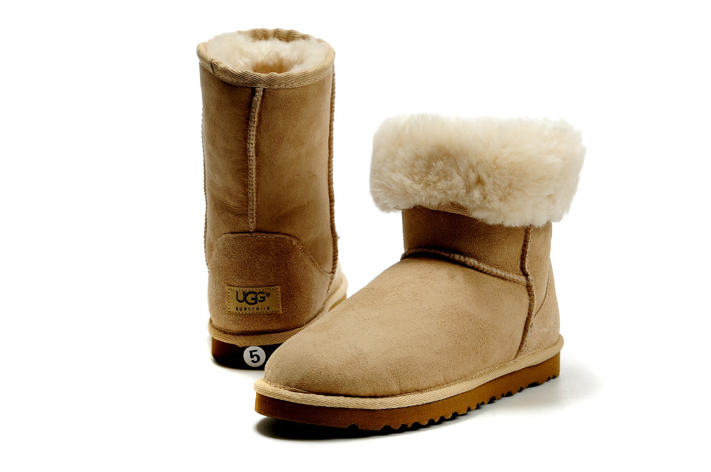 <em>UGG</em> 经典款中邦<em>女款</em>雪地靴 特价198元包邮_c