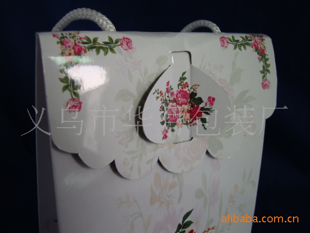 【供应爱心型扣手提纸袋 礼品袋 具有中国风特