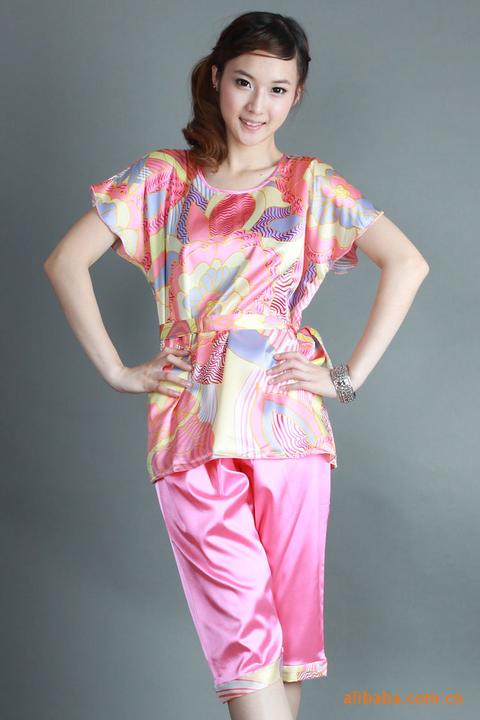 鑫杰 韩版仿真丝<em>睡衣</em>套装 宽松<em>系腰带</em> 家居服批