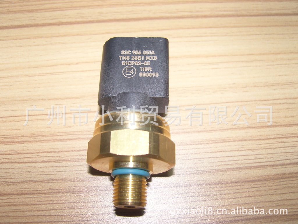 库存汽摩配件-供应大众奥迪燃油压力传感器03