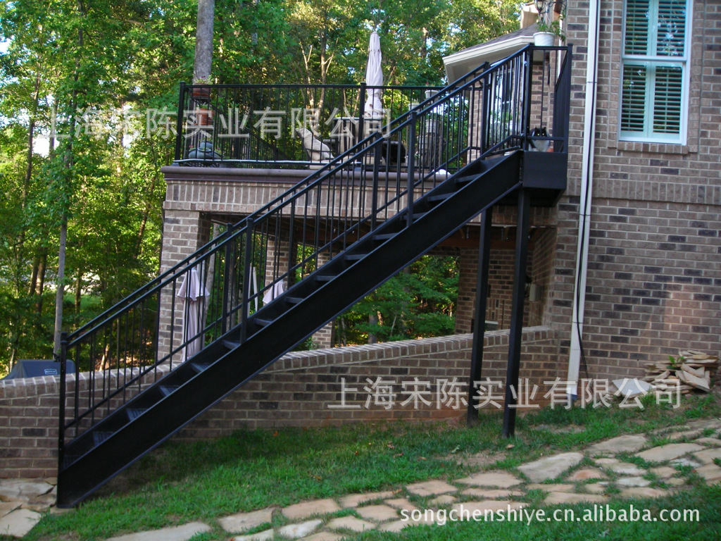钢构楼梯、铁楼梯、钢结构楼梯、卫城铁艺生产的各种钢楼梯