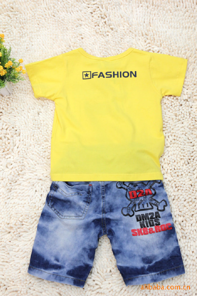 批发供应 中小童装 短袖<em>体恤</em> <em>牛仔短裤</em>套装<em>图片</em>