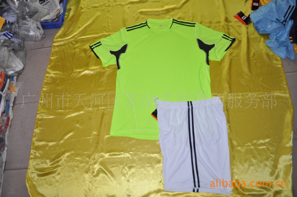 【2011-2012最新足球服训练套装--2002莹光绿