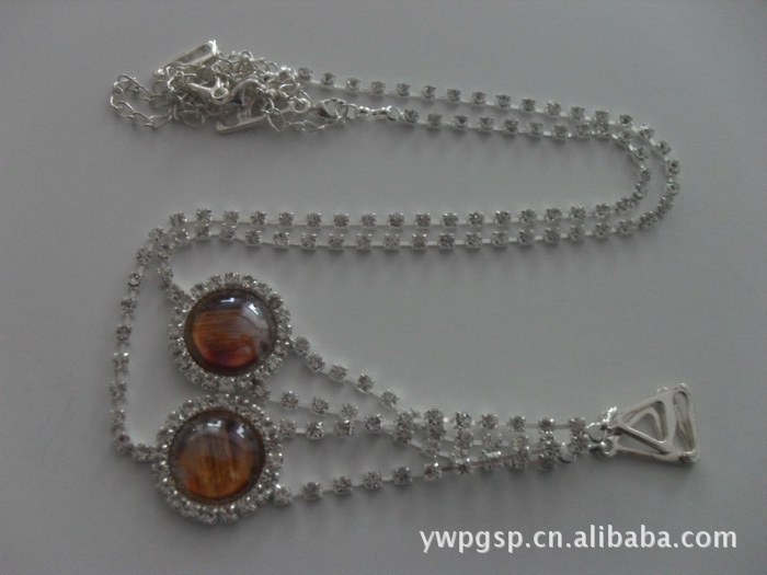 【简约<em>时尚胸罩带</em> 圆形单排水钻肩带、金属肩