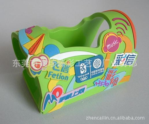 pvc卡通手机座.卡通小牛踢足球手机座.图片,pv