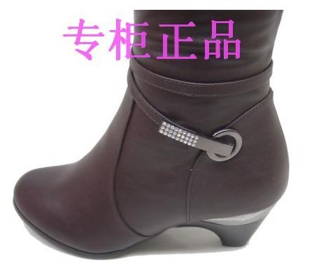 <em>加盟</em>分销<em>香香莉</em>正品皮带搭扣高跟圆头冬高帮靴