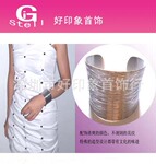 供应展现时髦OL个性气质的非主流手镯 厂家直供水波纹不锈钢手镯