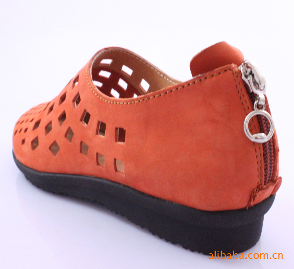 【夏季纯皮镂空<em>洞洞</em>鞋夏季<em>女鞋</em>都市人D206-1