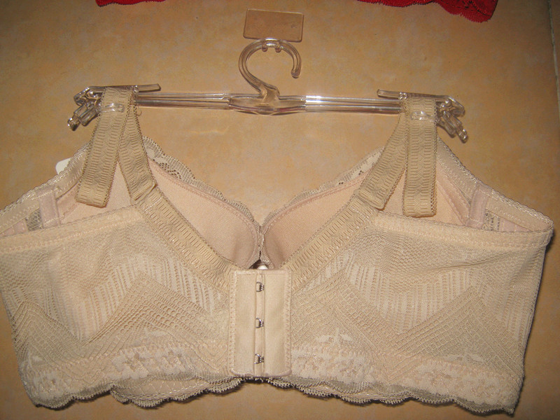 <em>莹莉</em>正品 性感魅力<em>文胸</em> 边布花面<em>胸罩</em>内衣 893