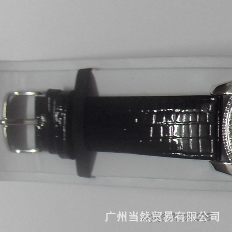 【代理经销 <em>最时尚</em>牛皮表带镶钻镂空圆盘<em>女士</em>