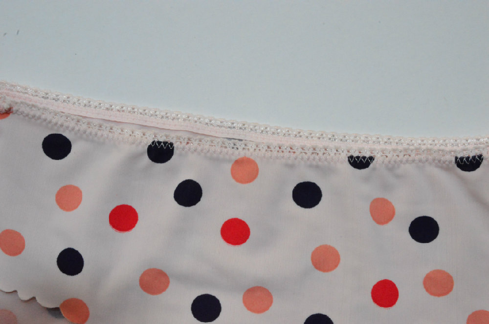 <em>汕头陈店</em>厂家直销 一片式大圆点无痕女士<em>内裤</em>