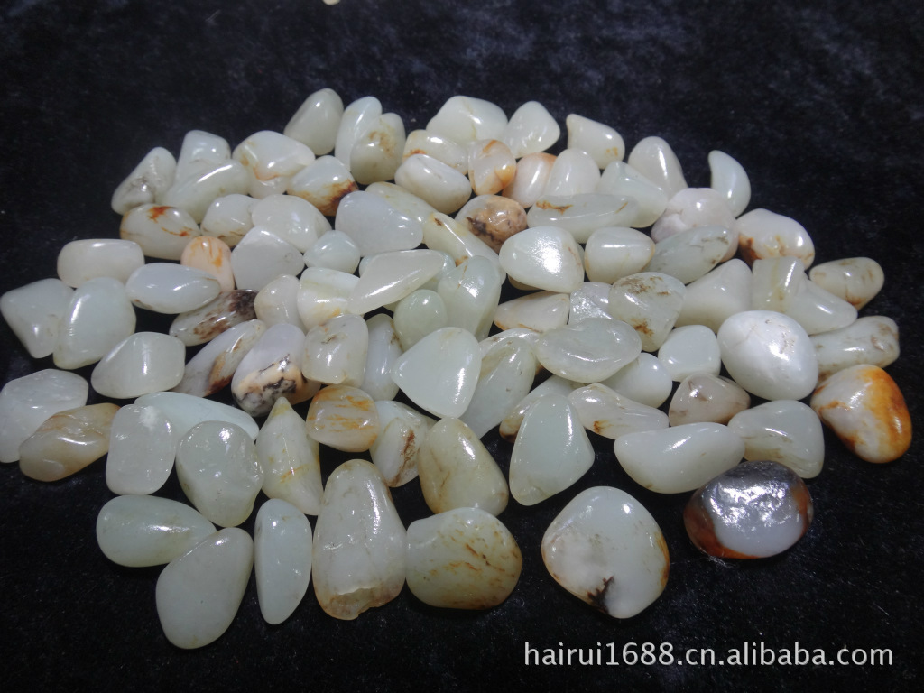 和田玉科学定义为软玉,(硬度:6.5;比重:2.96).