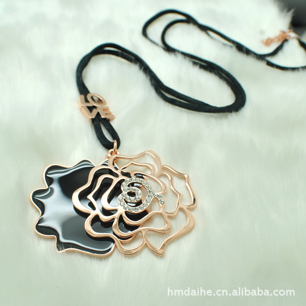 NC2568<em>毛衣链</em>批发合金<em>材质</em>尼龙绳镶水钻时尚