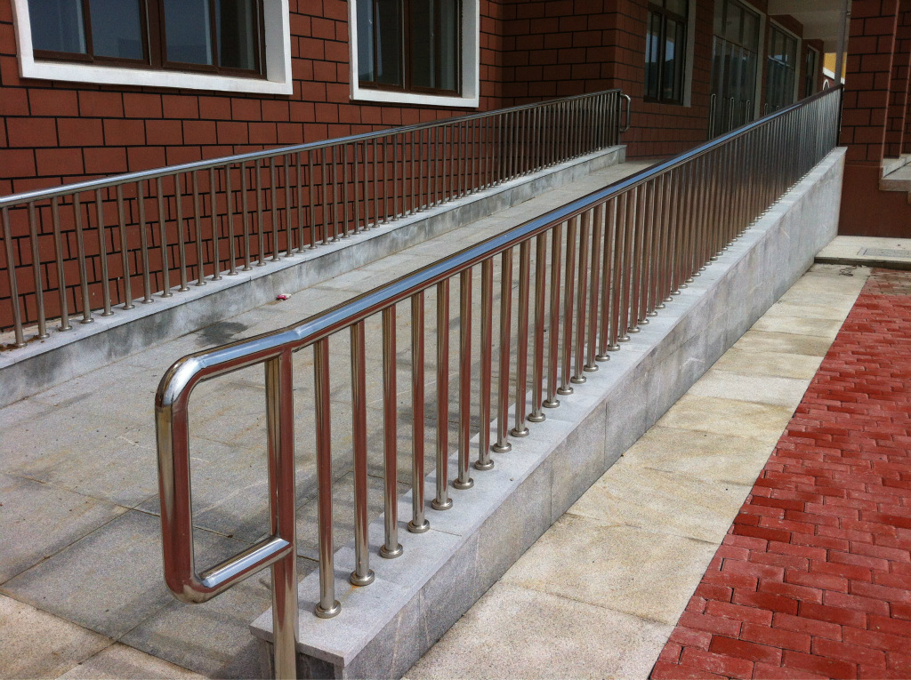 昌平区城南大街扶手套上毛线“寒衣”