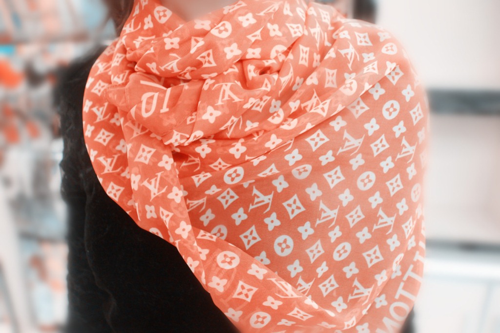 丝巾如何拍图片吸引顾客?