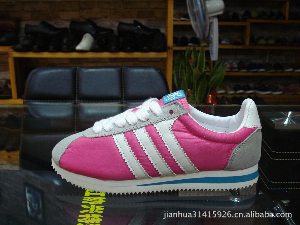 【adidas跑步鞋 潮鞋 <em>阿甘</em>款 <em>女款</em> 布面 最新配