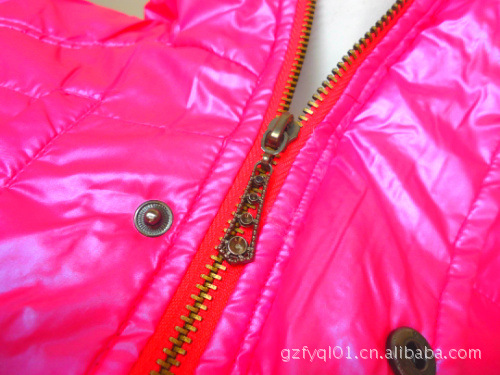 库存<em>靓妹棉衣</em>外套批发 女式连帽短装棉衣外套