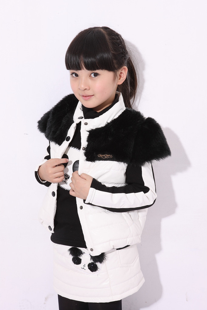 年款开春新款女童<em>套装</em>棉衣<em>外套</em>打底衫<em>短裤三件</em>