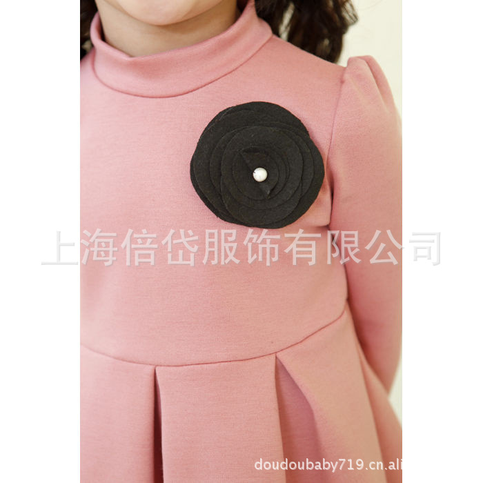 韩版童装<em>纯色淑女</em>胸花连身裙 羊毛拉架面料 秋