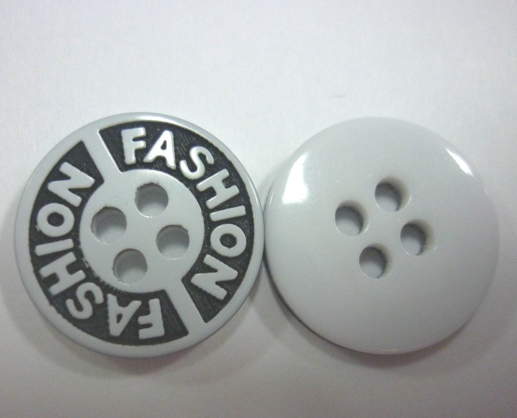 伟德bv1946官网-袁茂林： 推广现代刻字的文化志愿者