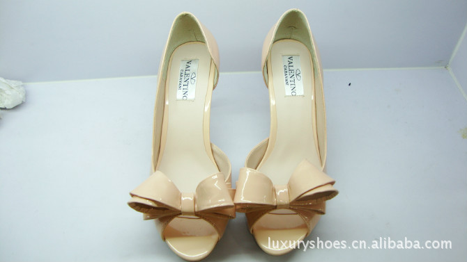 【品牌<em>女鞋</em> <em>华伦天奴蝴蝶结</em>鱼嘴女凉高跟鞋 糖